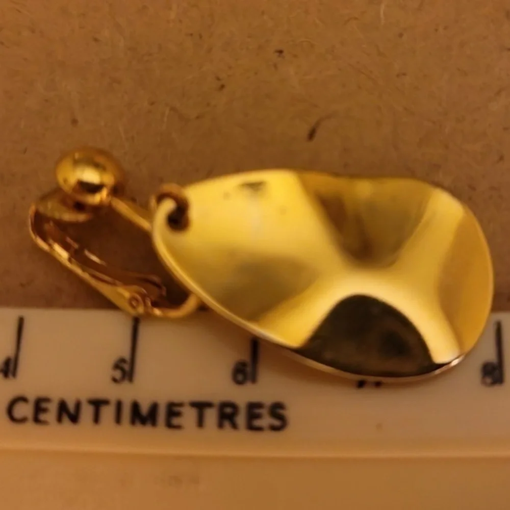 Pair of golden clip-on earrings wavy pattern